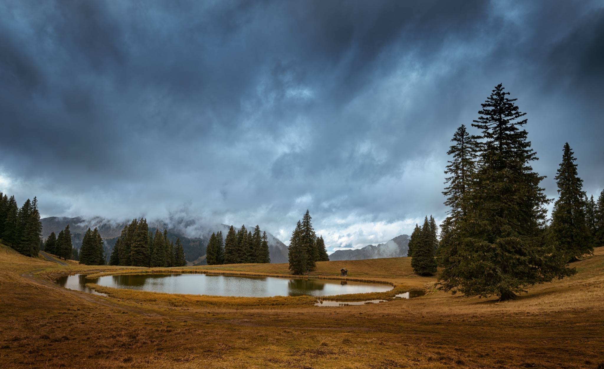  The Circle Loch 